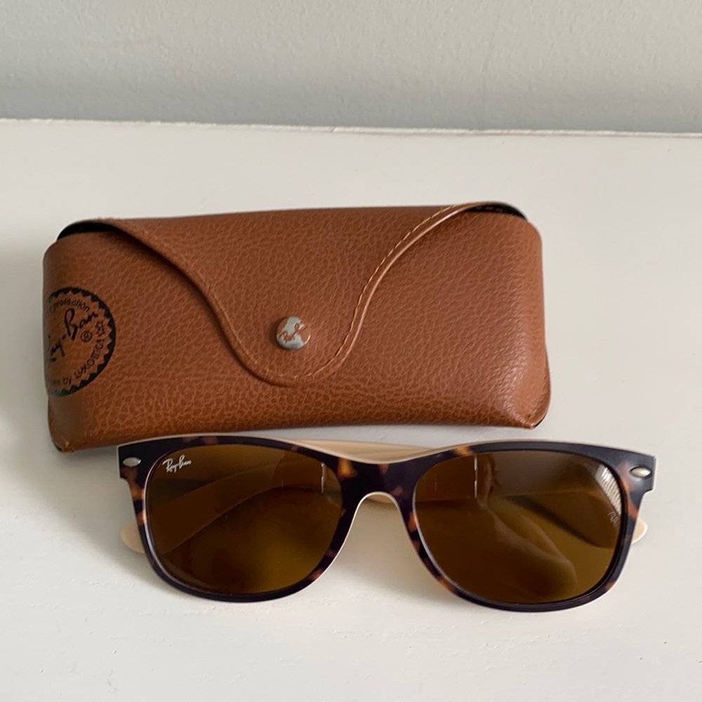 Ray-Ban New Wayfarer Tortoise + Cream
